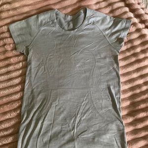 grey lulu swiftly tee